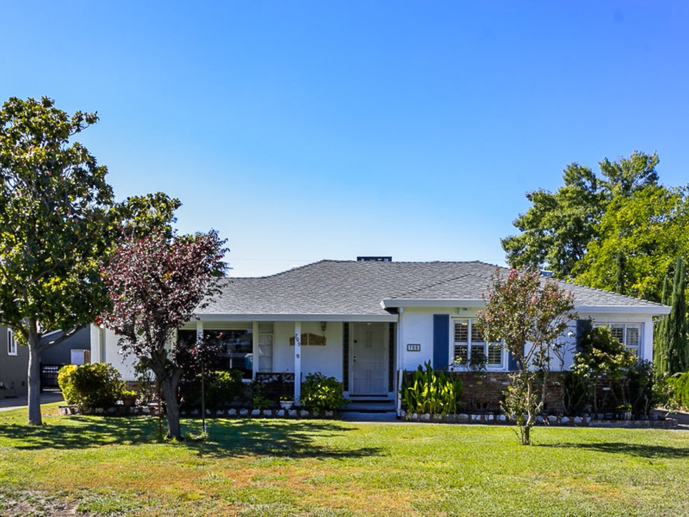 709 El Encino Way