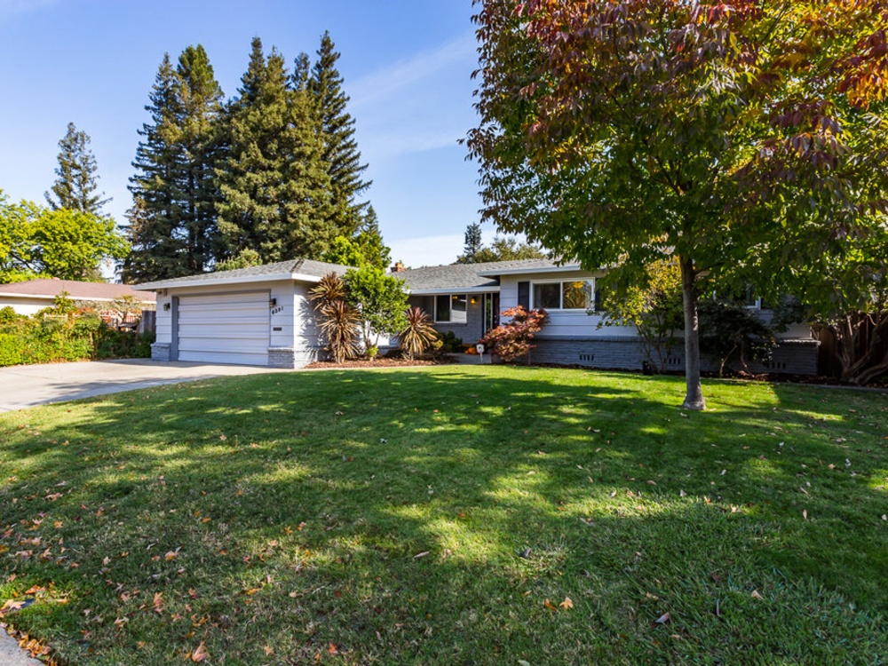 6391 Lake Park Drive